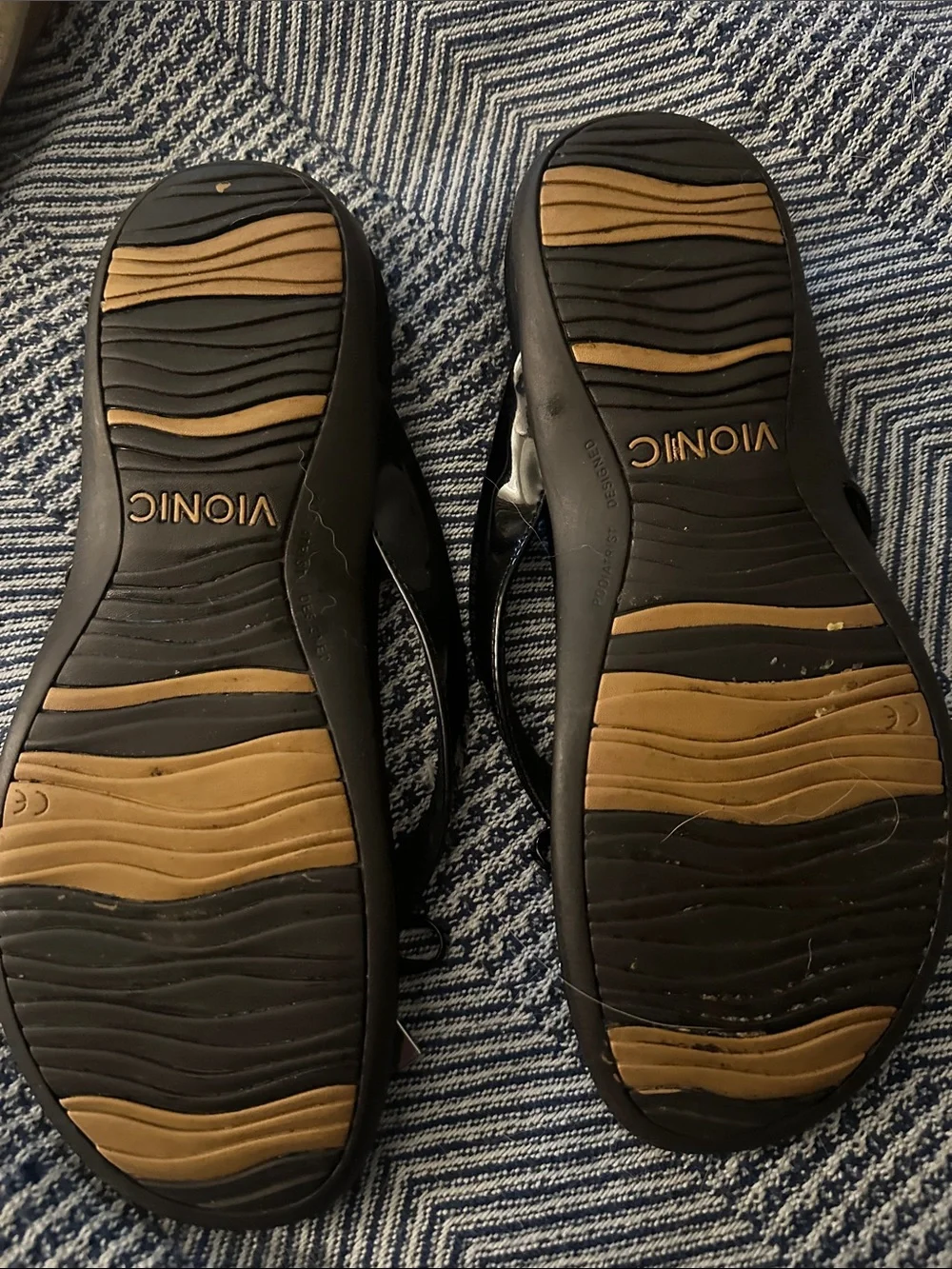 Vionic Black Patent Bow Flip Flop Sandals - Picture 2 of 3